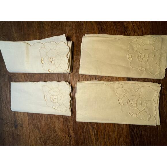 Lot of 4 vintage Hankerchiefs - Picture 1 of 16